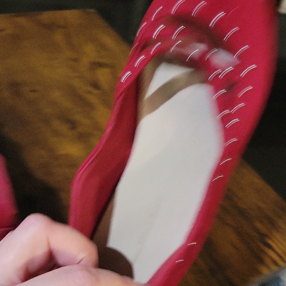Zara Kids Red Flats with Studded Design - Picture 4 of 4